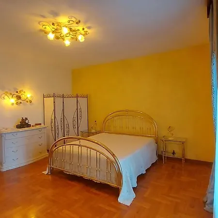 Casa de hóspedes The Rosa's Luxury House