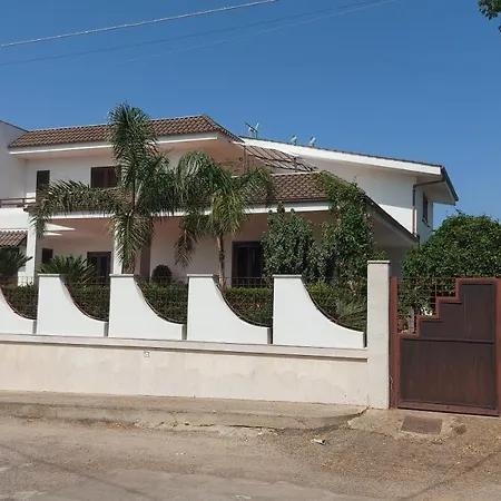 Casa de hóspedes The Rosa's Luxury House