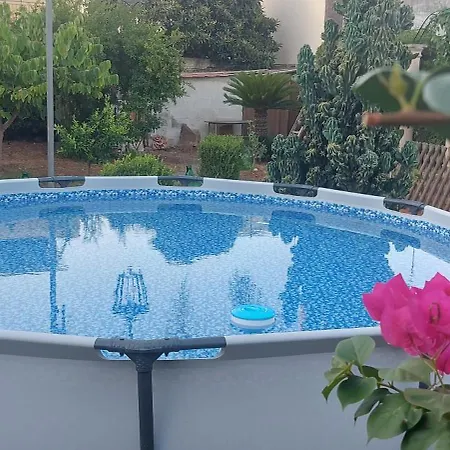 Casa de hóspedes The Rosa's Luxury House