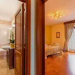 The Rosa's Luxury House 4*