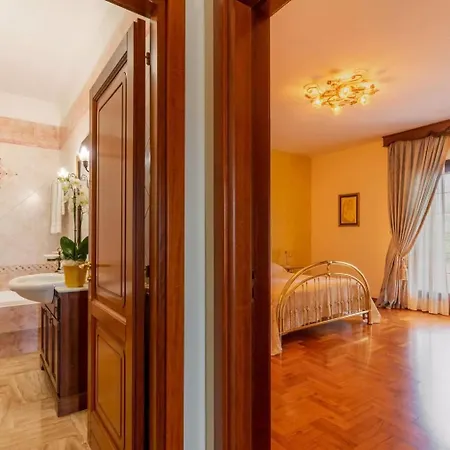 The Rosa's Luxury House *